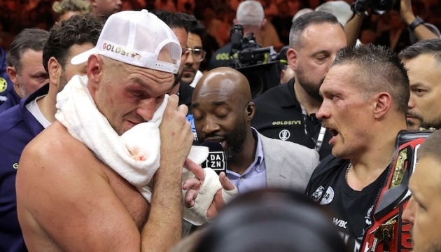 Перший бій Усик-Ф’юрі став поєдинком року за версією BoxingScene