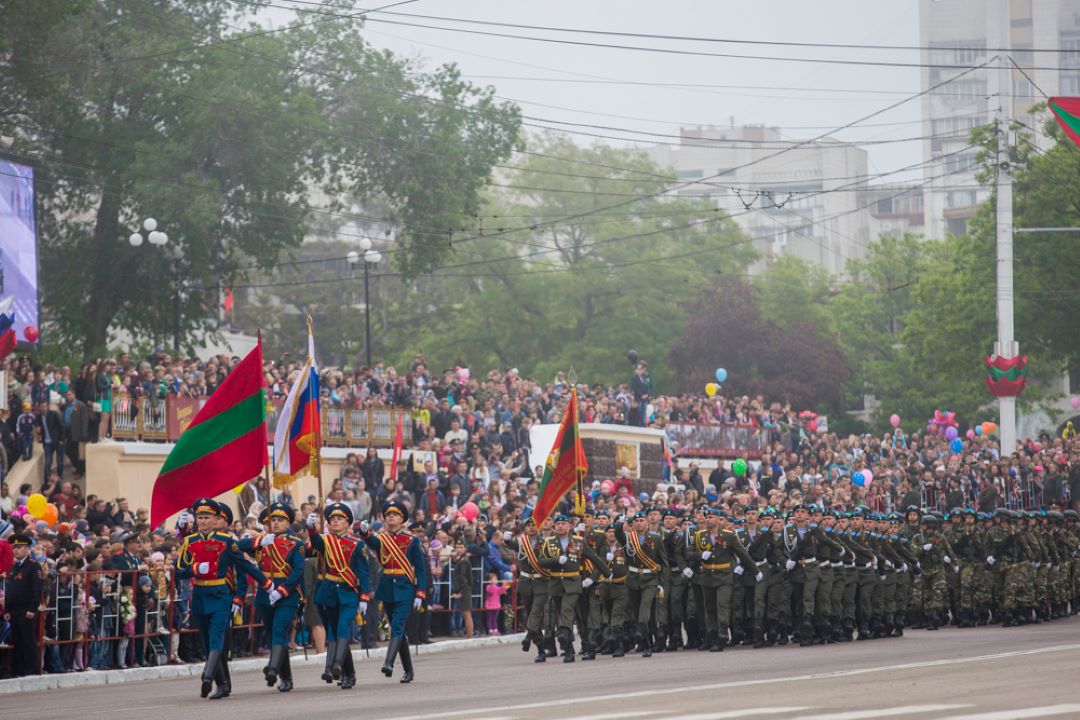 Спільний з російськими солдатами парад у Тирасполі 9 травня 2016 року. Фото balkaninsight.com 