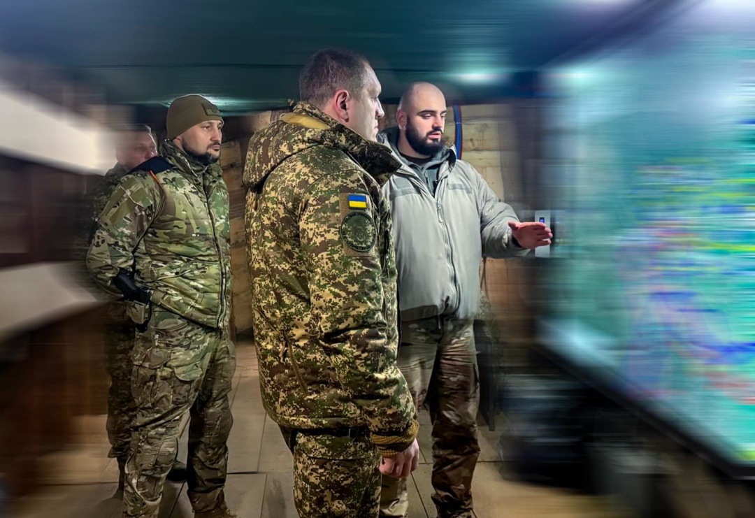 El comandante de la Guardia Nacional presenta premios a guerreros que defienden la región de Jharkiv