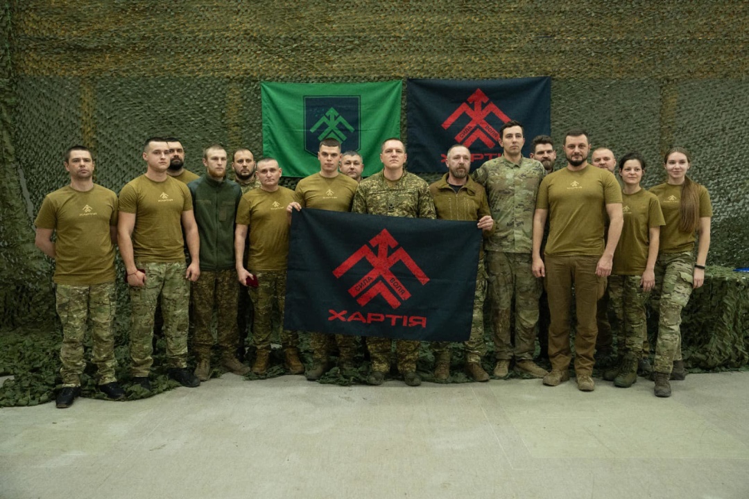 El comandante de la Guardia Nacional presenta premios a guerreros que defienden la región de Jharkiv