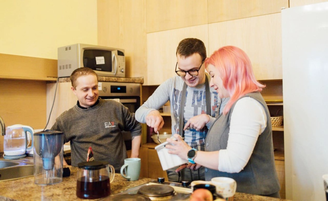 Мешканці тренувальної квартири в Києві. Фото: ГО «Бачити серцем»