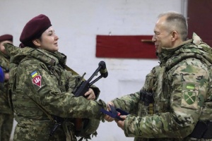 Сирський на Курському напрямку вручив нагороди військовим