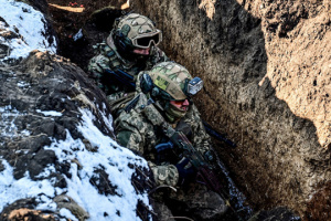 Zwei ukrainische Fallschirmjäger nehmen 14 russische Besatzer gefangen