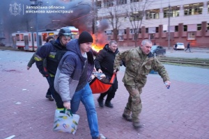 До 13 зросла кількість загиблих унаслідок удару по Запоріжжю, 18 поранених