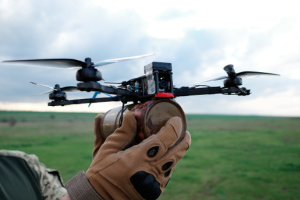 Британія і країни НАТО передадуть Україні 30 тисяч FPV-дронів