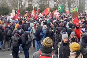 Німецькі ультраправі розпочали передвиборчий з'їзд на тлі протестів