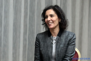 До Києва прибула єврокомісарка Лябіб, планує обговорити посилення гумдопомоги від ЄС