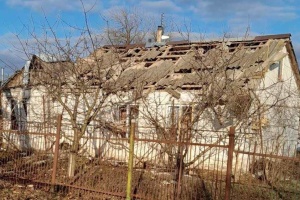 Russians shell village in Kherson region with artillery, damaging houses