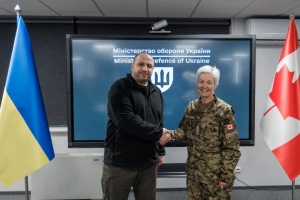 DM discusses arms supply, production with Chief of Canadian Defense Staff