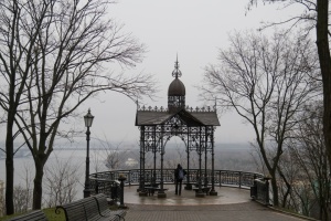 В Україні завтра вітряно, але без опадів, вдень до +6°