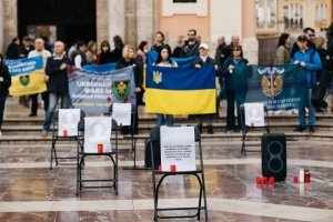 В Іспанії українці провели акцію пам’яті «Порожні стільці»