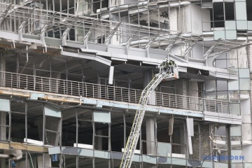 Zelensky muestra las consecuencias del ataque a Kyiv y Zaporiyia y pide al mundo aumentar la presión sobre Rusia