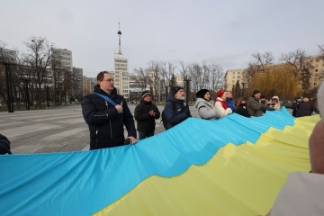 Flag unfurled in Kharkiv near Russian-damaged Derzhprom building to mark Unity Day