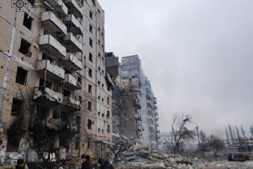 Russian glide bomb destroys residential building in Stepnohirsk