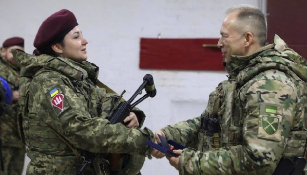 Сирський на Курському напрямку вручив нагороди військовим