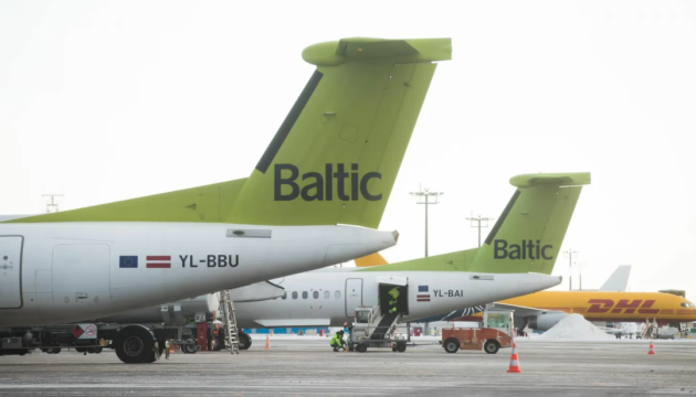 AirBaltic скасовує 19 авіамаршрутів