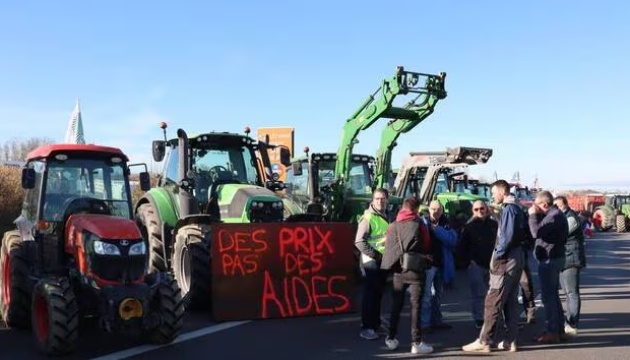 Французькі фермери збираються на протести у Париж попри заборону влади