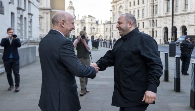 Umjerow zu einem Besuch in Großbritannien eingetroffen