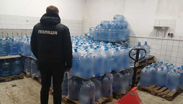 На Тернопільщині викрили незаконний видобуток води, яку продавали під відомим брендом На Тернопільщині викрили незаконний видобуток води, яку продавали під відомим брендом