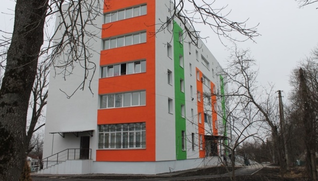 У багатоквартирних будинках Тростянця завершили основні будівельні роботи