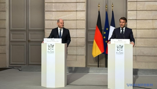 Макрон поговорив із Шольцем та закликав європейців до єдності й захисту власних інтересів