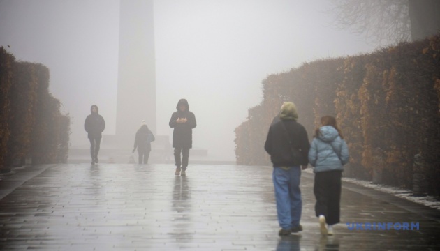 В Україні подекуди невеликі дощі й тумани, вдень до +15°