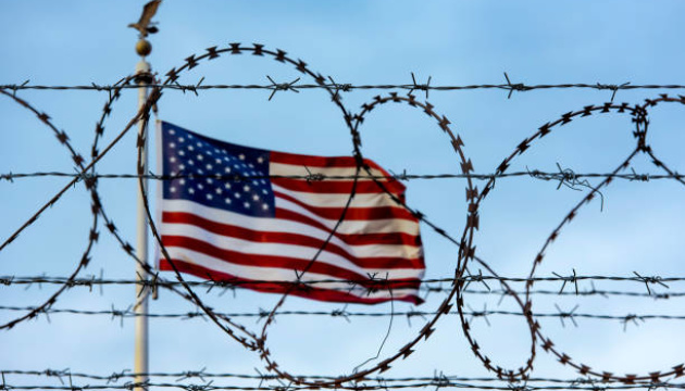 U.S. suspends immigration programs for migrants, including Ukrainians - NYT U.S. suspends immigration programs for migrants, including Ukrainians - NYT