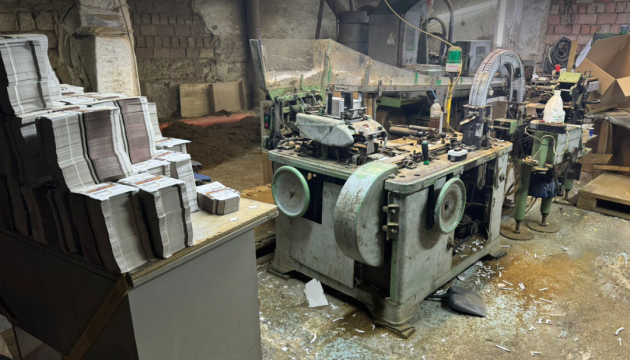 На Буковині БЕБ викрило підпільне виробництво сигарет на понад ₴15 мільйонів На Буковині БЕБ викрило підпільне виробництво сигарет на понад ₴15 мільйонів