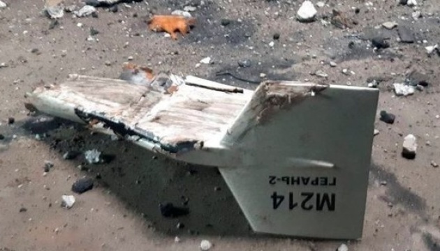 Restos de un dron ruso caen cerca de una estación de metro en Kyiv