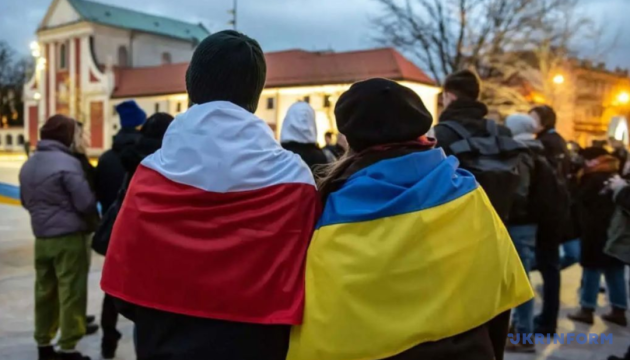 Ponad jedna trzecia Polaków popiera przystąpienie Ukrainy do UE i NATO, niezależnie od rozwiązania problemów historycznych