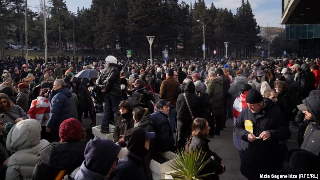 У Тбілісі розпочинається антиурядовий мітинг, до міста стягнули сотні силовиків