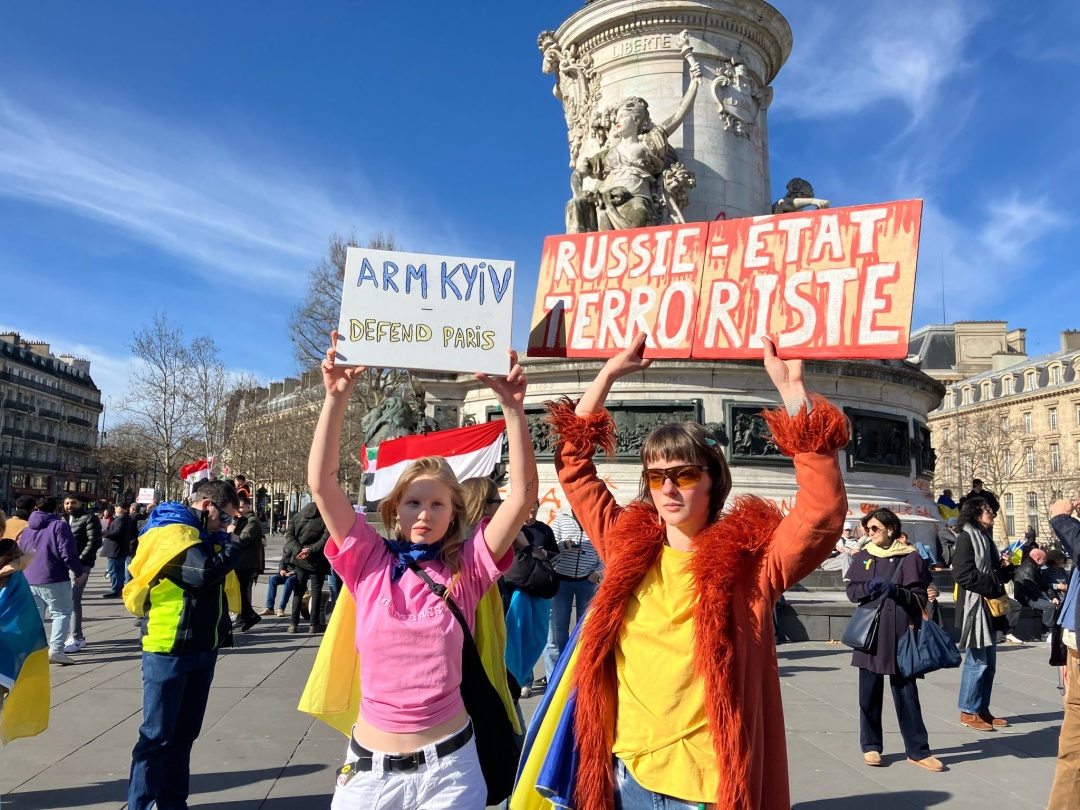 У Парижі понад 10 тисяч людей зібрались на мітинг до третьої річниці великої війни