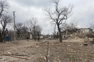 Guerre en Ukraine : Un civil tué et deux blessés dans des bombardements russes sur la région de Donetsk 