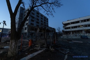 Attaque de missiles russes sur Kyiv : un mort et quatre blessés 