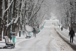В Україні завтра без опадів, вночі очікується до 24° морозу, на дорогах - ожеледиця