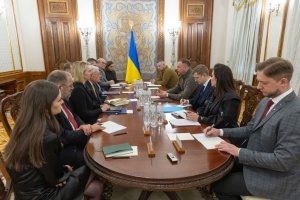 Le chef de l’administration présidentielle ukrainienne rencontre l'émissaire américain pour l'Ukraine et la Russie