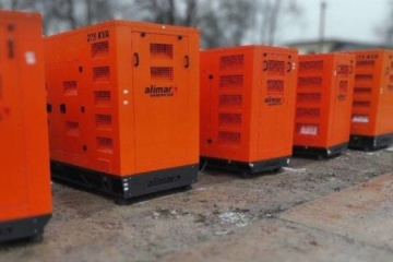 Socios internacionales entregan generadores potentes a Cherníguiv