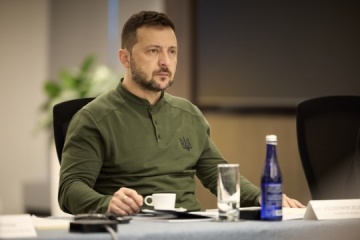Zelensky confirme la tenue de négociations avec l'équipe de Trump la semaine prochaine