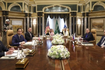 U.S., Russia’s top diplomats meet in Saudi Arabia