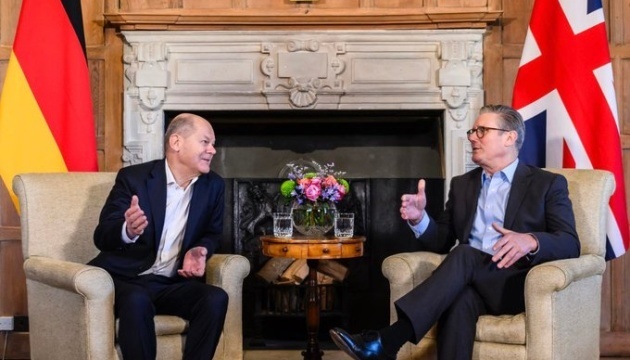 Starmer a Scholz: Ucrania debe tener la posición más firme posible para las negociaciones de paz