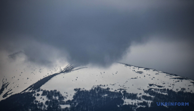 На Прикарпатті рятувальники закликають не ходити у гори через погіршення погоди