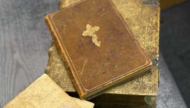 В Україну намагалися незаконно ввезти шість раритетних книг