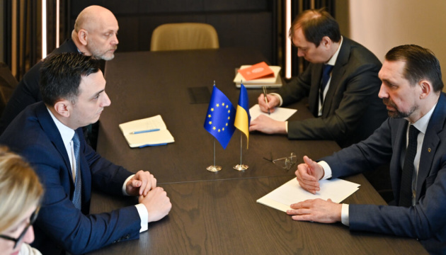 Точицький обговорив із єврокомісаром міжнародну підтримку культури України Точицький обговорив із єврокомісаром міжнародну підтримку культури України
