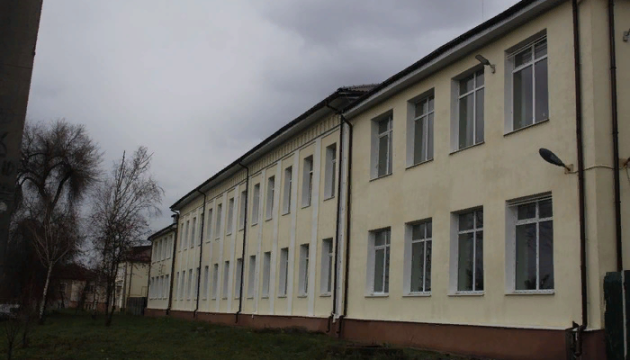 Через демографічну кризу загарбники закривають школи на окупованій Луганщині - правозахисники Через демографічну кризу загарбники закривають школи на окупованій Луганщині - правозахисники