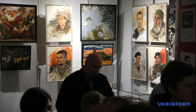 У Музеї історії Києва відкрилася виставка «Архетип українського героя» У Музеї історії Києва відкрилася виставка «Архетип українського героя»