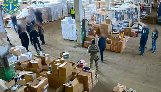 На Прикарпатті викрили підпільне виробництво побутової хімії, яку маркували під відомі бренди