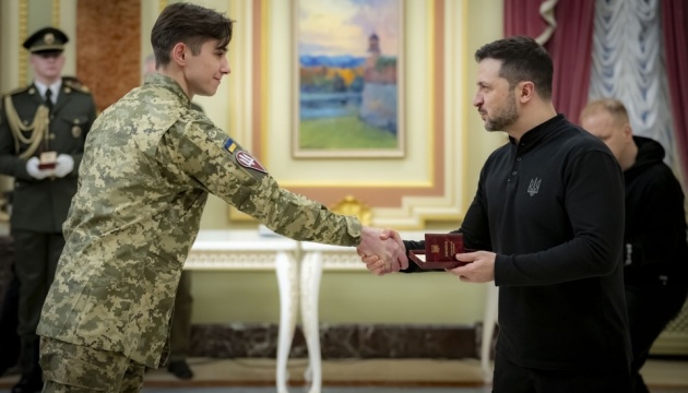 Президент вручив держнагороди воїнам, які беруть участь у Курській операції