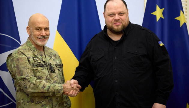 El presidente del Comité Militar de la OTAN, Giuseppe Cavo, llega a Kyiv