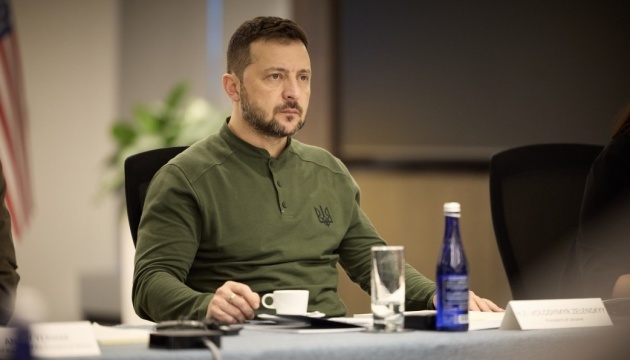 Zelensky confirme la tenue de négociations avec l'équipe de Trump la semaine prochaine