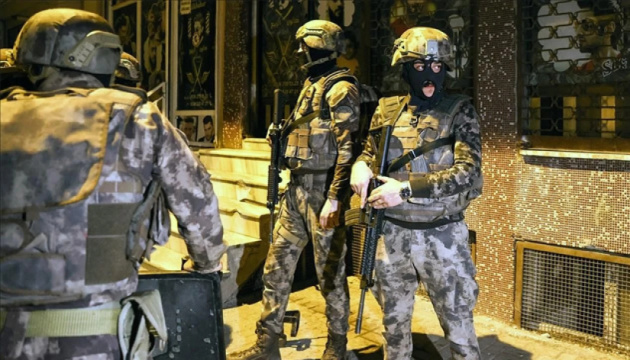 У Туреччині затримали 45 підозрюваних у зв'язках із терористичною організацією FETÖ У Туреччині затримали 45 підозрюваних у зв'язках із терористичною організацією FETÖ